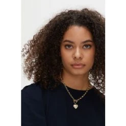 Oliver Bonas Womens Gold Plated Brass Adelaide Chunky Chain & Heart Charm Collar Necklace -Oliver Bonas Shop unnamed file 1572