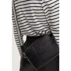 Oliver Bonas Large Black Eve Fold Over Cross-Body Camera Bag -Oliver Bonas Shop unnamed file 1637