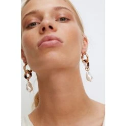 Oliver Bonas Natural Kali Golden And Tort Interlinked Chains And Faux Pearl Drop Hoop Earrings -Oliver Bonas Shop unnamed file 473